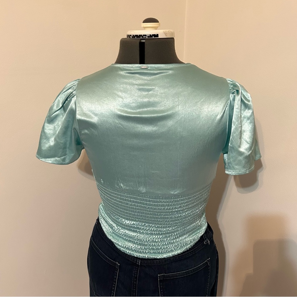 Guess silky aqua crop top size XS - Picture 2 of 7